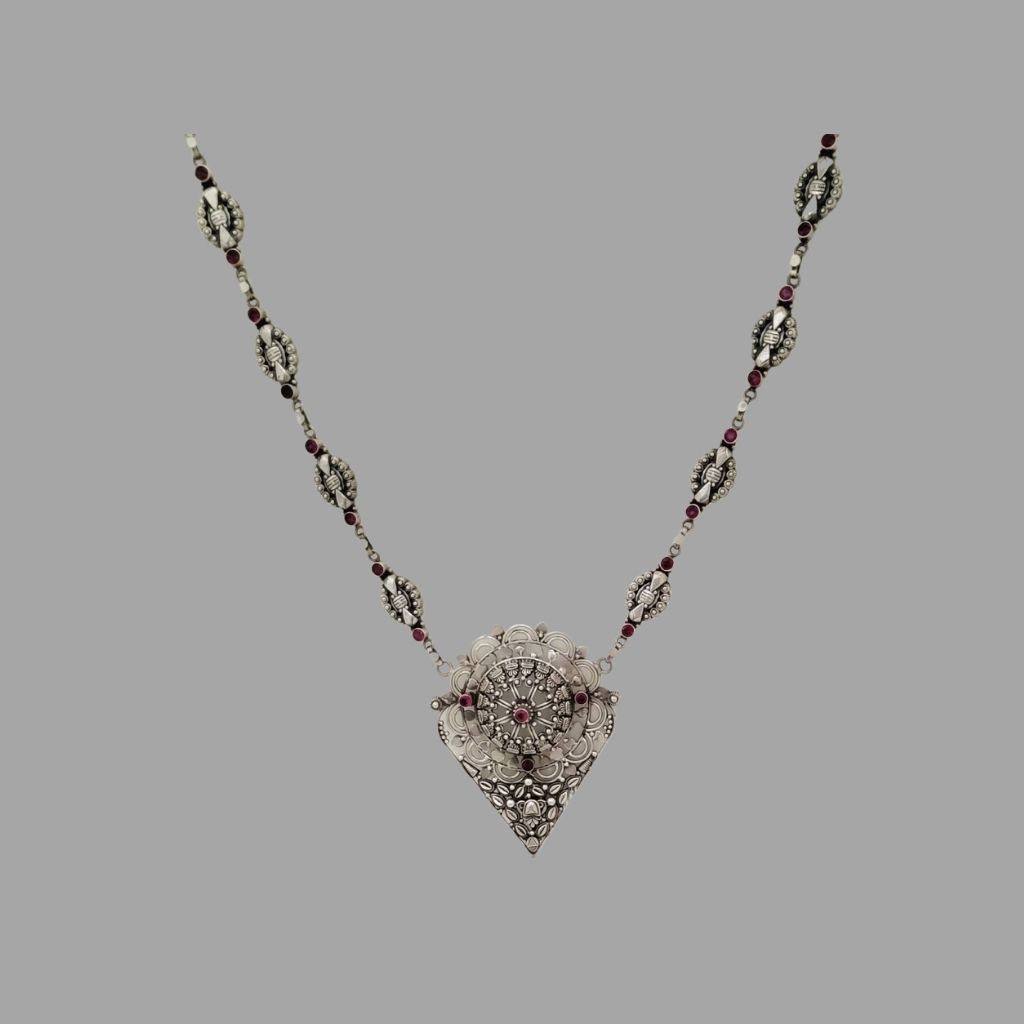 https://www.jewelnidhi.com/img/1614326036AQ NECK 0051 (1).jpg